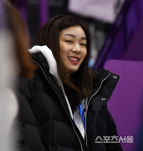 [포토] 아이스댄스 응원 온 '피겨 여왕' 김연아, '행복한 미소 가득'