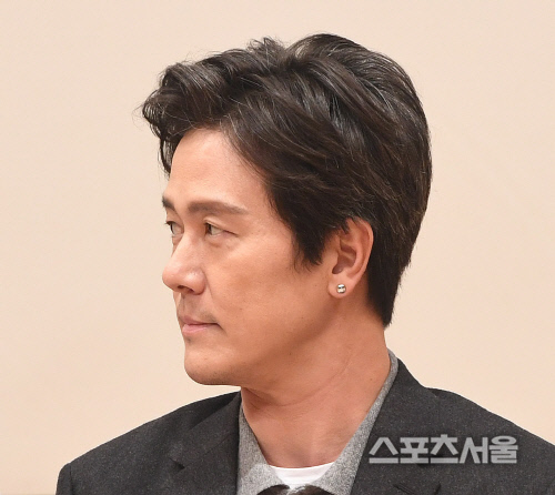 [포토] 감우성, 눈길 끄는 이어링~?