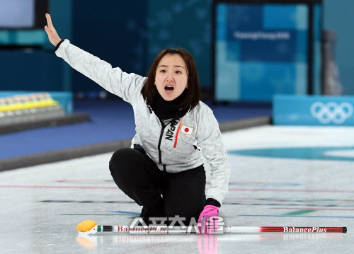 [포토]화제의 일본 컬링 후지사와, \'워! 워!\'