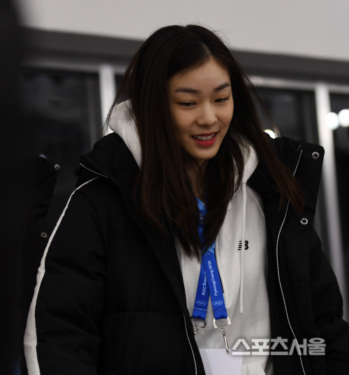 [포토] 피겨 아이스댄스 응원 온 김연아 '미소 가득'