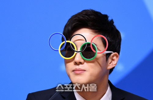 [포토]엑소 수호, 오륜기 안경 멋진가요?