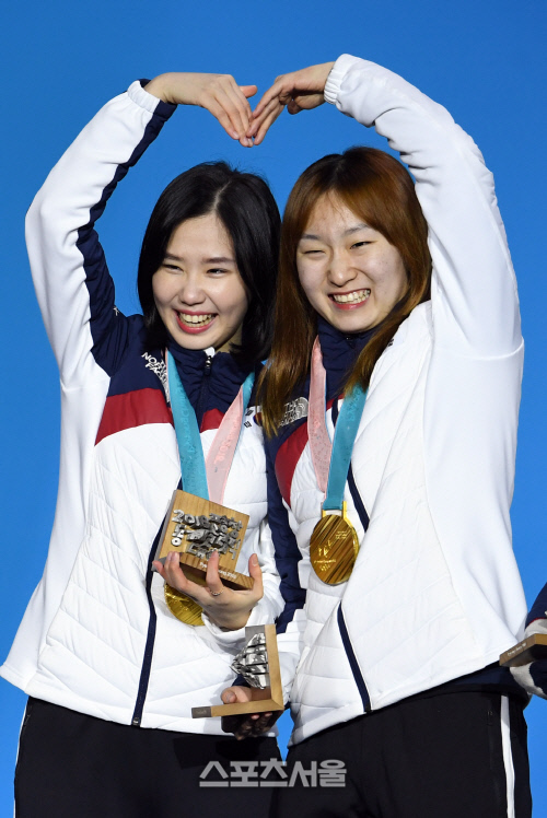 [포토]함께 하트 만들어보이는 김예진과 최민정