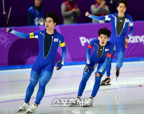 [포토] 빙속 남자 팀추월, 막판 뒤집기로 결승 진출~