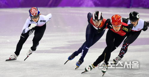 [포토] 아웃코스에서 추월 시도하는 최민정