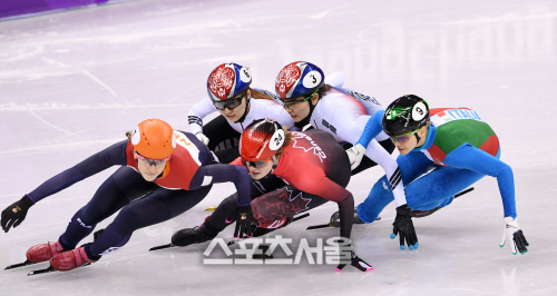 [포토]최민정-심석희, 우리 너무 붙었어...