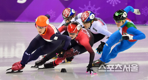 [포토] 여 1000m 결승에서 역주하는 심석희-최민정