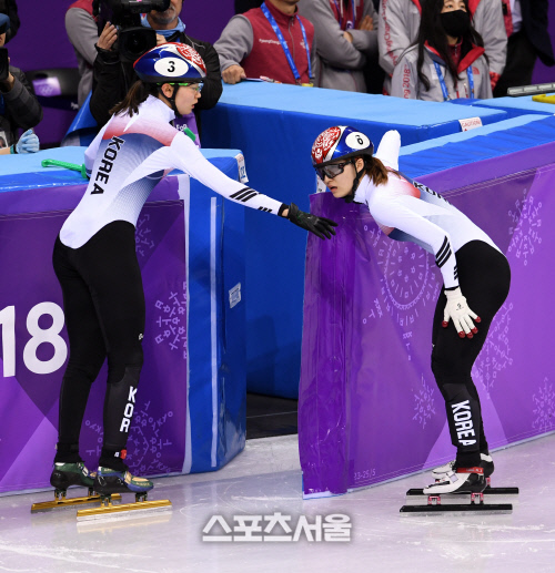 [포토]최민정 챙기는 심석희