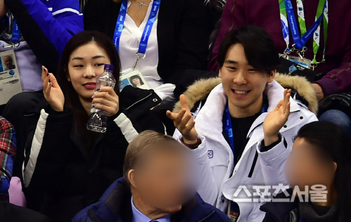 [포토] 최다빈 연기 후 물개박수 치는 김연아