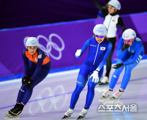 포토] 김보름, 여자 매스스타트 은메달 목에 걸다