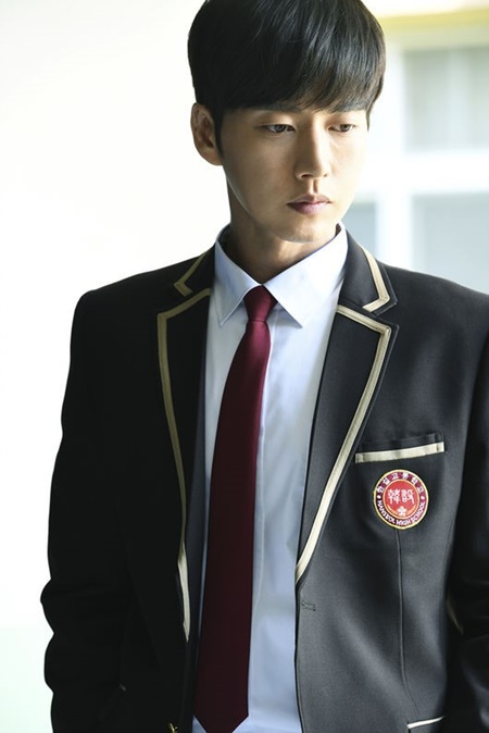 교복 입은 '치인트' 박해진, 유정 선배와 싱크로율 100% '동안 입증'