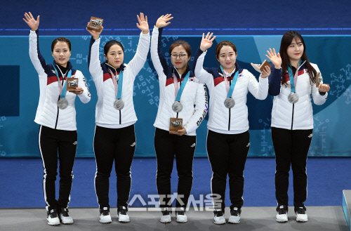 [포토]'마늘 소녀들', 여자 컬링 은메달