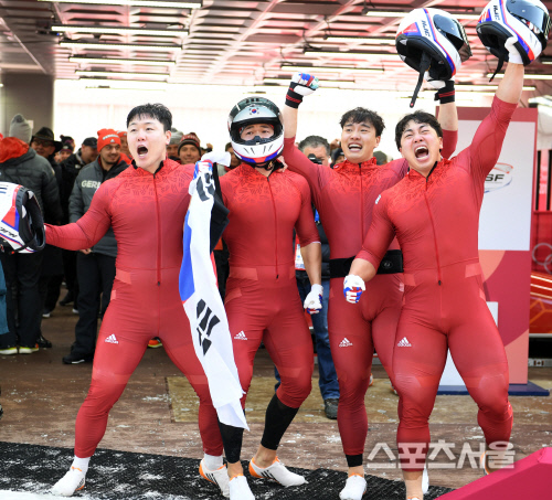 [포토] 봅슬레이 4인승, 은메달 획득~