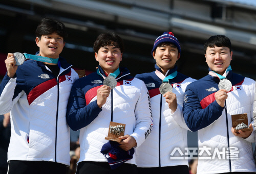 [포토] 봅슬레이 4인승, 감격의 은메달