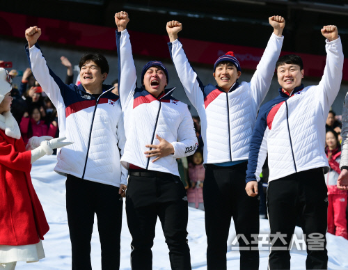 [포토] 봅슬레이 4인승 '값진 은메달'