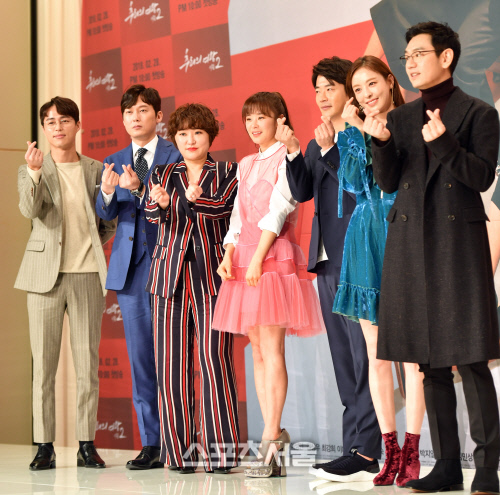 [포토] 무대오른 \'추리의 여왕 시즌2\' 출연자들