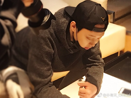 '황하나 ♥' 박유천, 日 팬미팅 앞두고 근황 공개…"오랜만에 녹음실" 