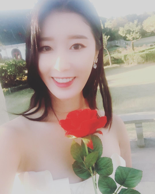 가수 나비, 축구선수 출신 남성과 열애설 