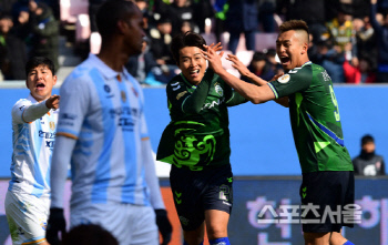K리그1 1호골 주인공은 '슈퍼 조커' 이동국…전북, 울산에 2-0 승