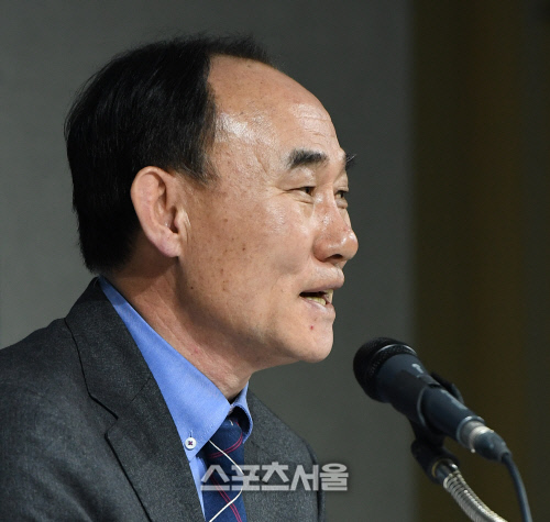 [포토] 김학범 U-23 감독, 밝은 표정의 기자회견!