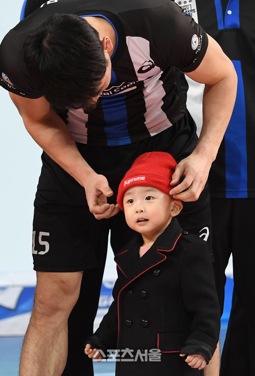 [포토]문성민, '아들아! 모자 똑바로 쓰고!'