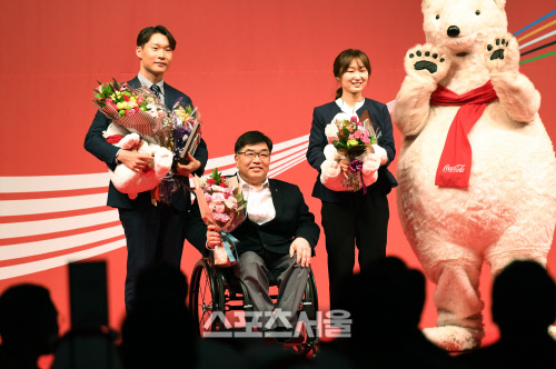 [포토]이상호-최민정, 코카콜라 체육대상 우수 선수상