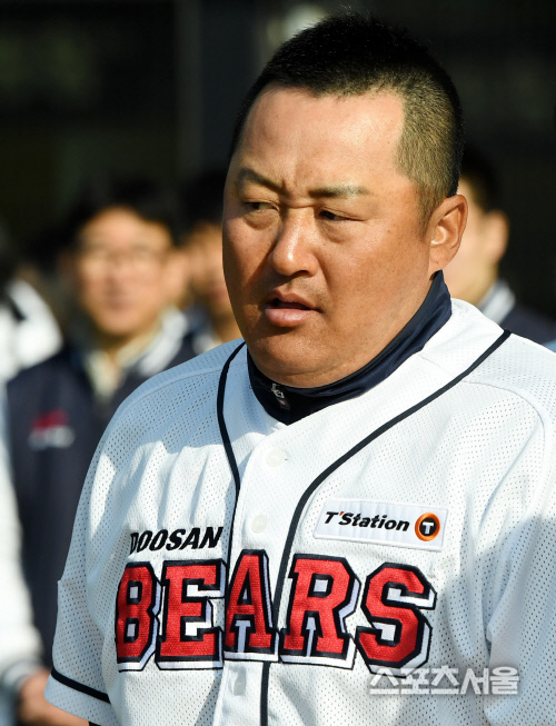 [포토] 조인성 코치, 두산 유니폼...잘 어울리나요?