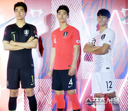 [포토] 송범근-이상민-조유민, 새 유니폼...잘 어울리죠?