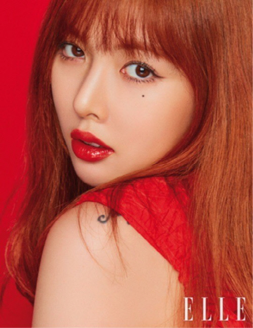 "관능미에 빠져든다" 현아, 섹시한 눈빛으로 남심 저격