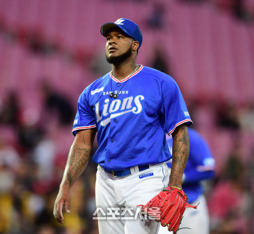 삼성 外人 투수 올해도 실망? 김한수 감독 "지켜볼것"