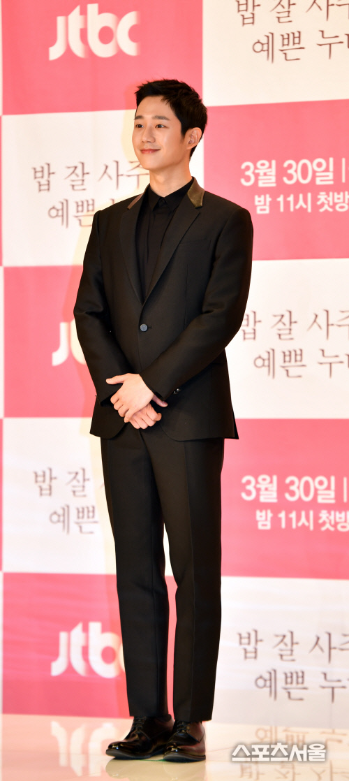 [포토]홀로 무대에 선 예쁜 동생 정해인