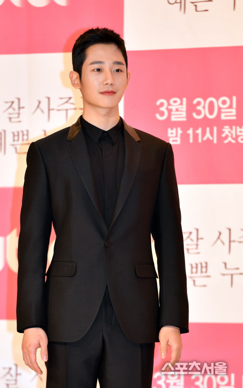 [포토]홀로 무대에 선 예쁜 동생 정해인