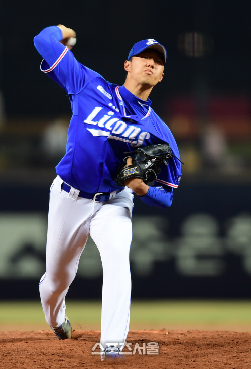 [포토] 최충연 \'승리를 지켜야 해\'