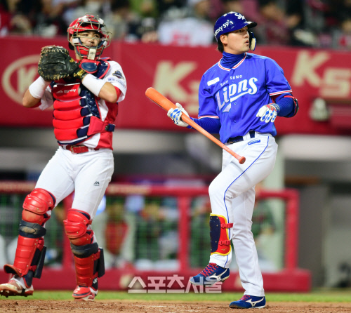 [포토] 삼진 김상수 \'팻딘 공 엄청 난대\'