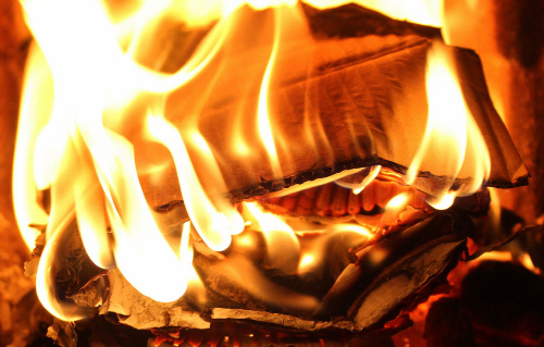 [사건사고] 부산 아파트 화재로 일가족 4명 연기 질식해 숨져