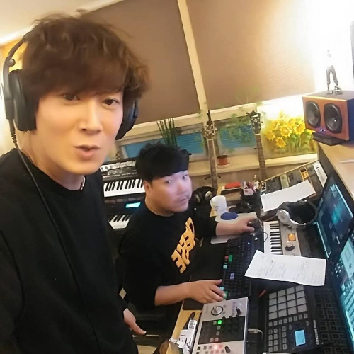 '뮤지컬 배우 겸 가수' 허규, 녹음실 인증샷 공개