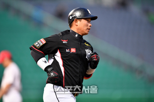[포토]선제 2점홈런 박경수, 오늘도 이기는거야!