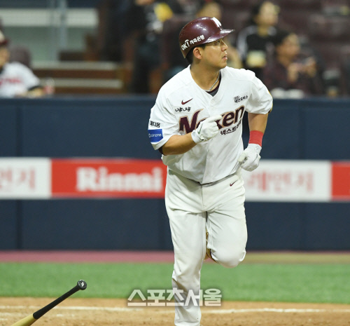 [포토] \'연타석 홈런\' 김민성, 설마 또...넘어가는거야?