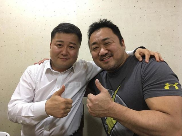 [★SNS] 마동석, '범죄도시' 실제 주인공과 인증샷 공개