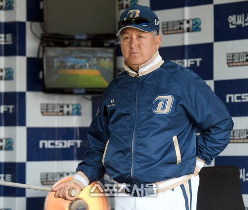 [포토] 훈련 지켜보는 김경문 감독