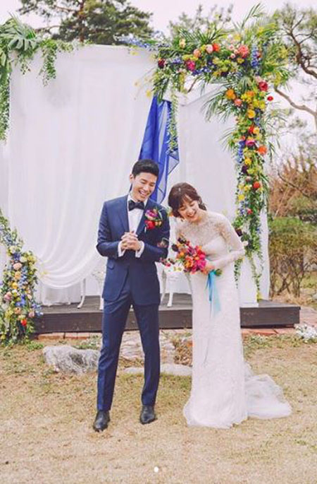 "여전히 달달해" 윤승아♥김무열, 결혼 3주년 맞아 웨딩사진 공개