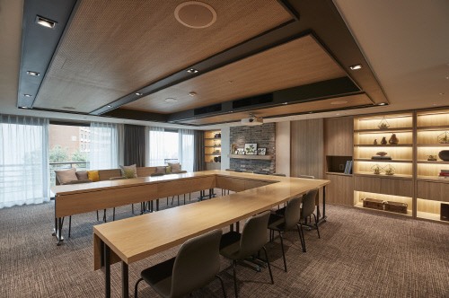 더글라스 하우스_미팅룸