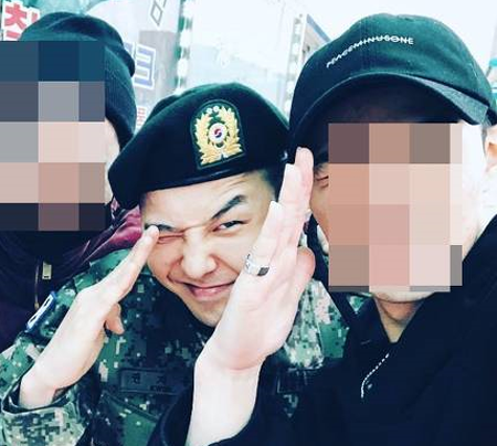 지드래곤, 백골부대 신병 교육 수료식 모습 포착…'유쾌한 거수경례'