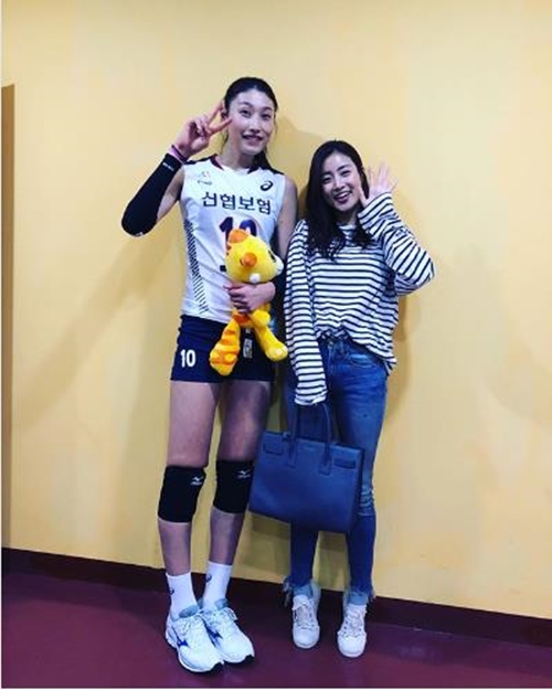 [★SNS]김연경, '배구 슈퍼매치' 찾은 강소라 서이라 최민정과 인증샷
