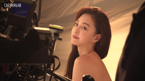 크레모랩, 한예슬 피부 자신감 담은 광고제작현장 공개