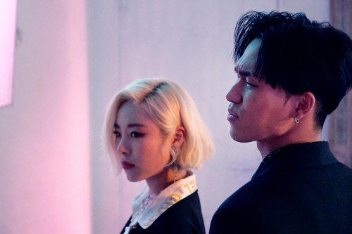 마마무 휘인, 신곡 '이지' 래퍼 식케이 피처링 참여