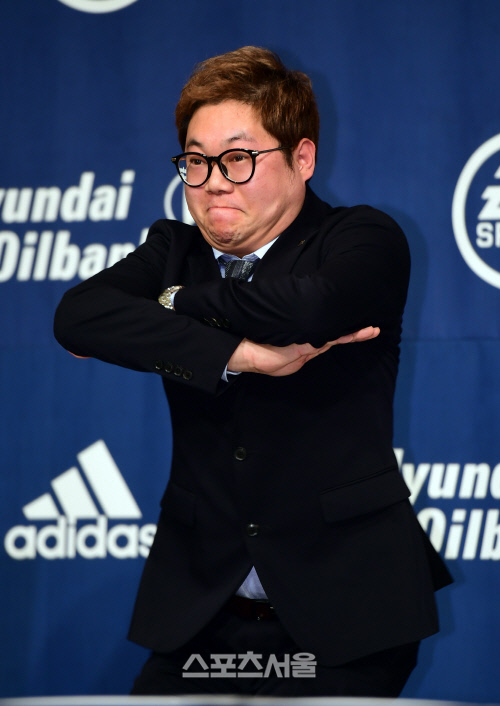 [포토] BJ 감스트, 관제탑 댄스로 흥을