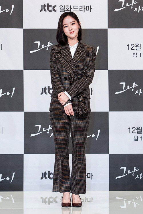 [SS이슈]강한나 "수난의 날", 왕대륙과 열애설부터 소속사와 결별분쟁까지