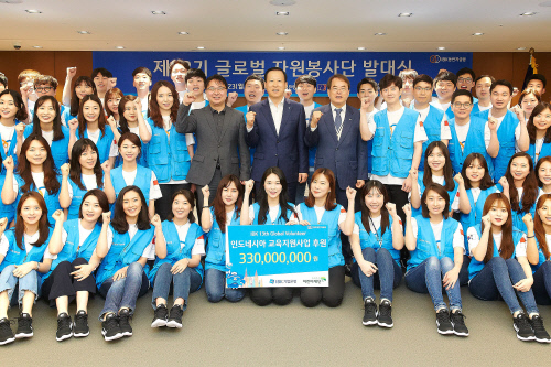 [금융단신]기업銀 글로벌봉사단, 초록우산재단에 3억3천만원 전달 外