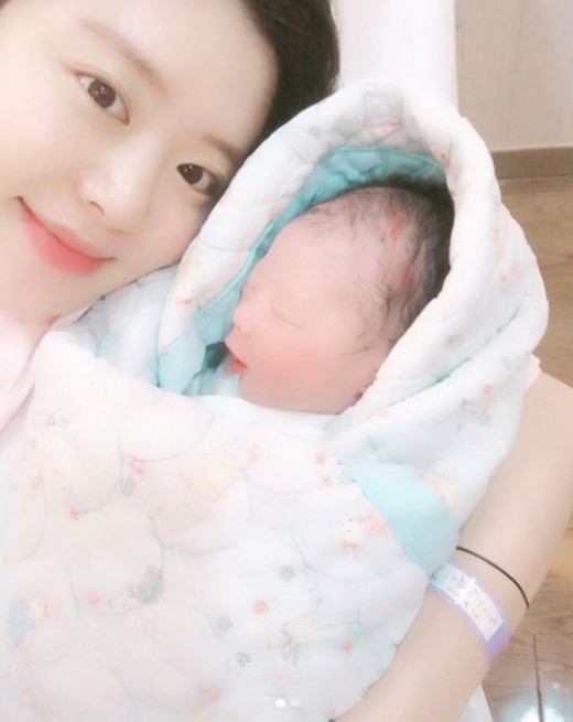 '윤석민 ♥' 김수현, 둘째 득남 소감 "복덩이 탄생"