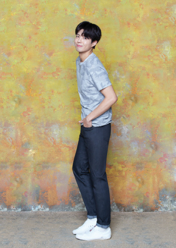 [아이더_사진자료] 아이스 데님 팬츠 모델컷 (1)